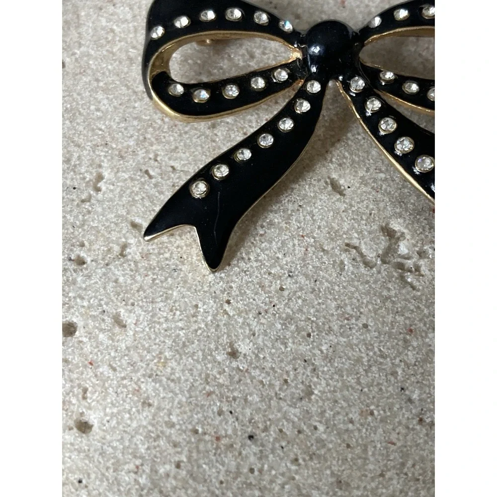 Vintage Black Enamel Rhinestone‎ Bow Brooch Gold Tone Crystal Ribbon Pin Runway